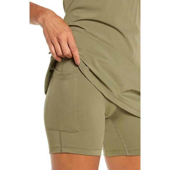 *NWT* NIKE Women's Bliss Luxe Training Dress With Built-in Shorts In Green NWT - Picture 3 of 3